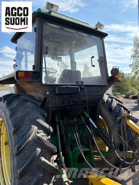 John Deere 3040 Traktory