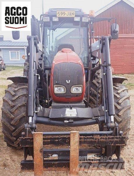 Valtra A93 H Traktory