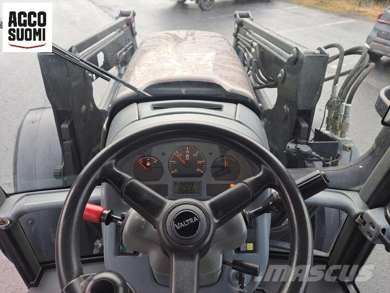 Valtra M120 Traktory