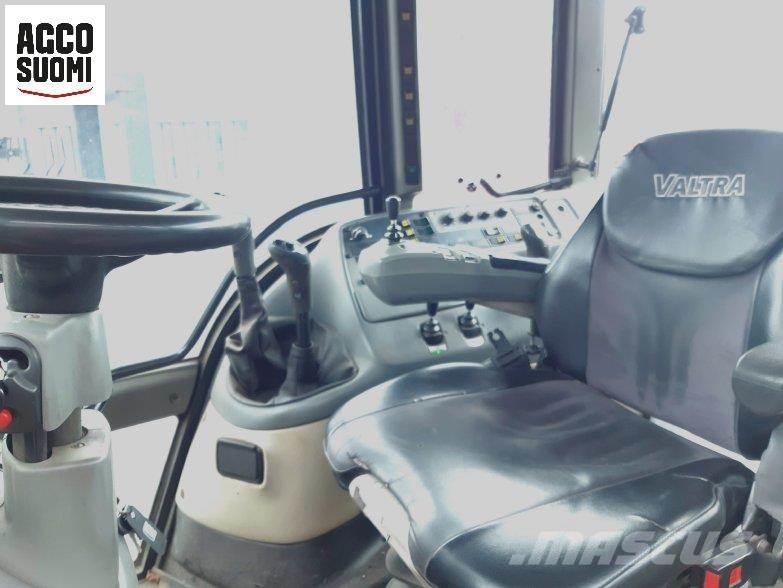 Valtra M130 Traktory