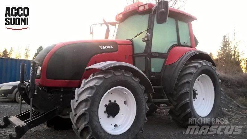 Valtra M130 Traktory