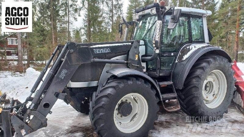 Valtra M150 Traktory