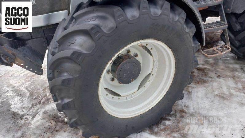 Valtra M150 Traktory