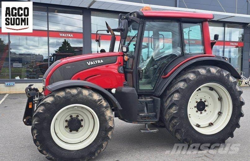Valtra N121 H Traktory