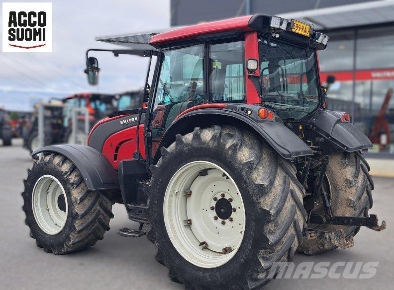 Valtra N121 H Traktory