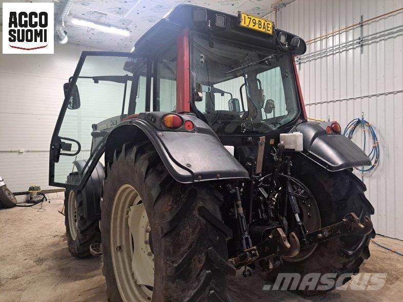 Valtra N141 HITECH Traktory