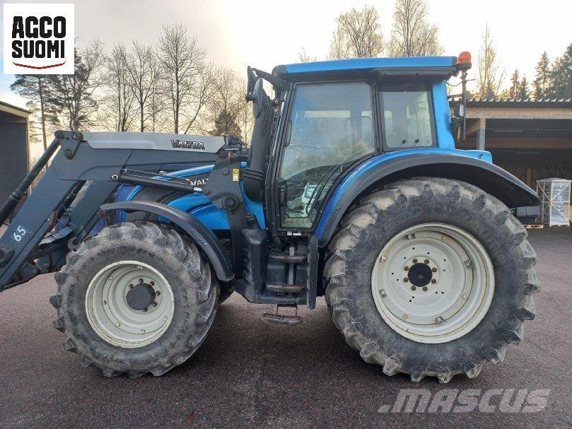 Valtra N142 VERSU Traktory