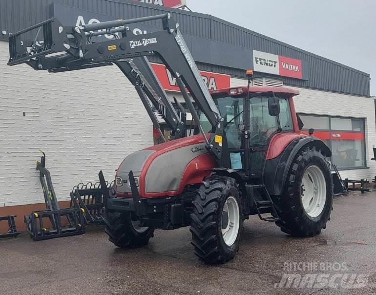 Valtra T150 Traktory