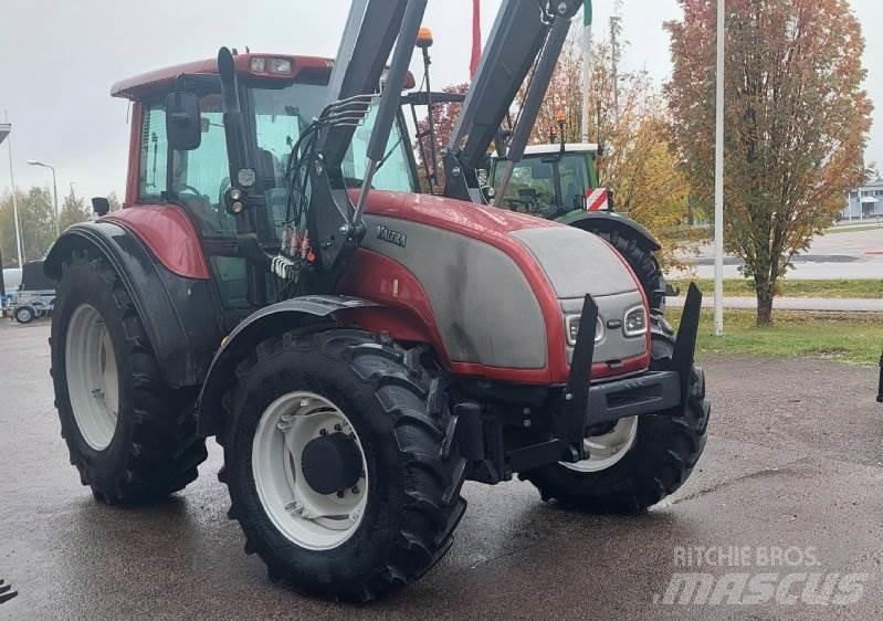 Valtra T150 Traktory