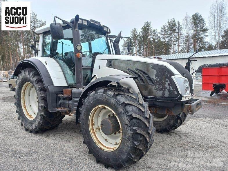 Valtra T213 VERSU Traktory