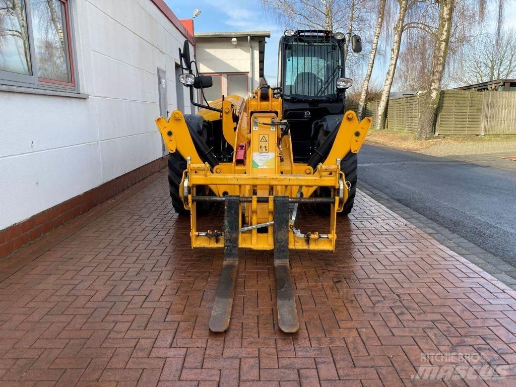 JCB 540-140 Hi Viz Teleskopické manipulátory