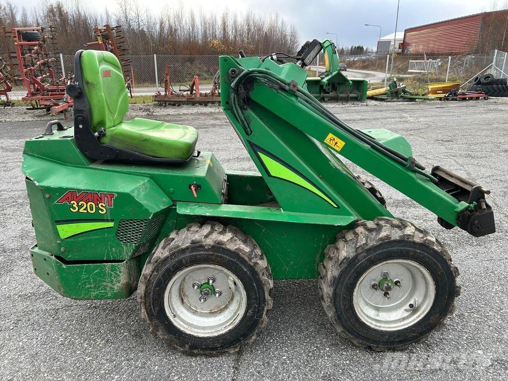 Avant 320S Víceúčelové nakladače