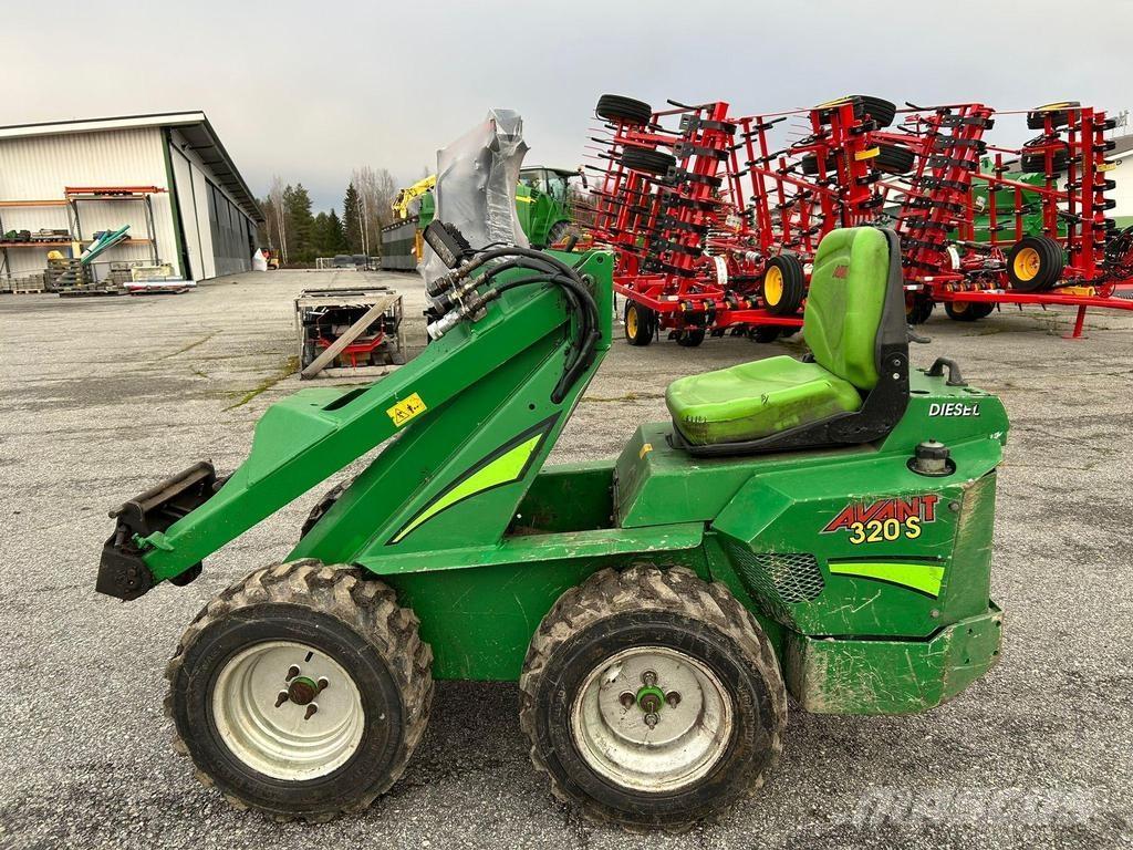Avant 320S Víceúčelové nakladače