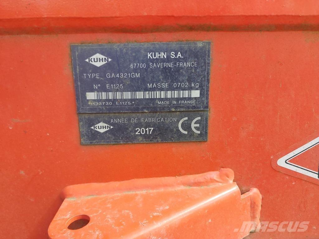 Kuhn 4321 Obraceče a shrabovače sena