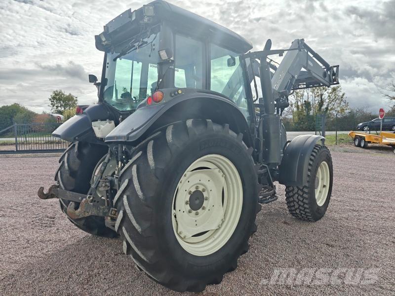 Valtra N123 Traktory