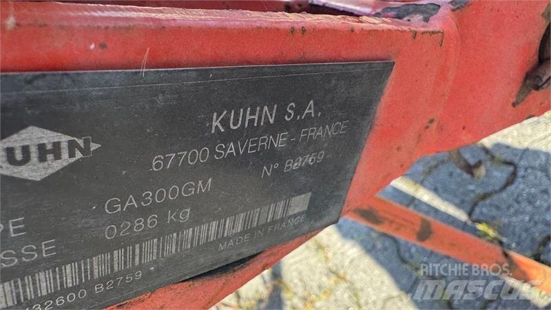Kuhn GA300GM Obraceče a shrabovače sena