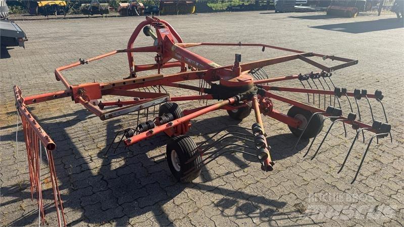 Kuhn GA300GM Obraceče a shrabovače sena