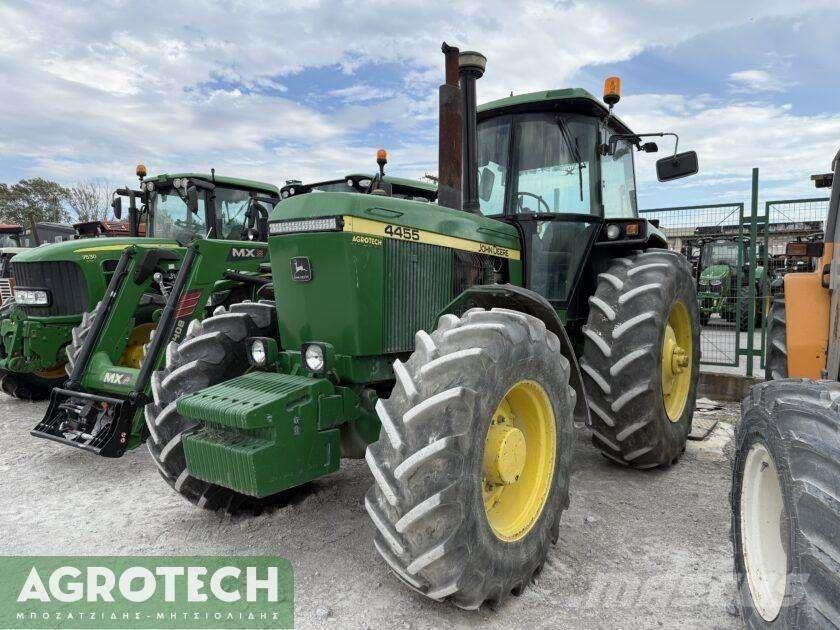 John Deere 4455 Traktory