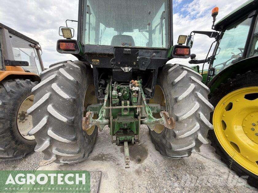 John Deere 4455 Traktory