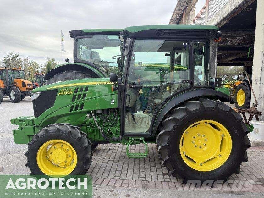 John Deere 5075 GF Traktory