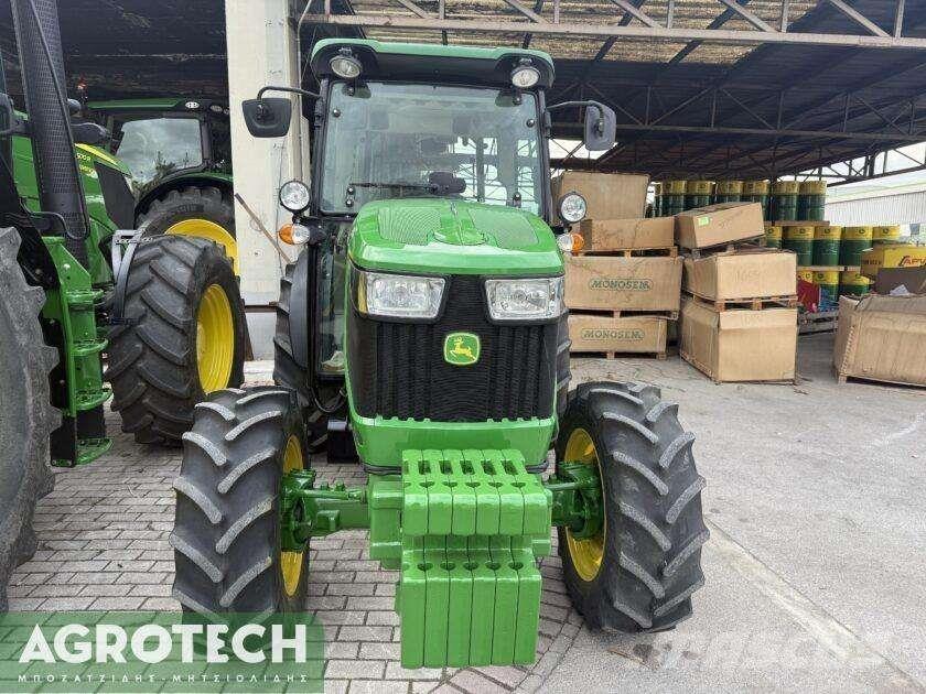 John Deere 5075 GF Traktory