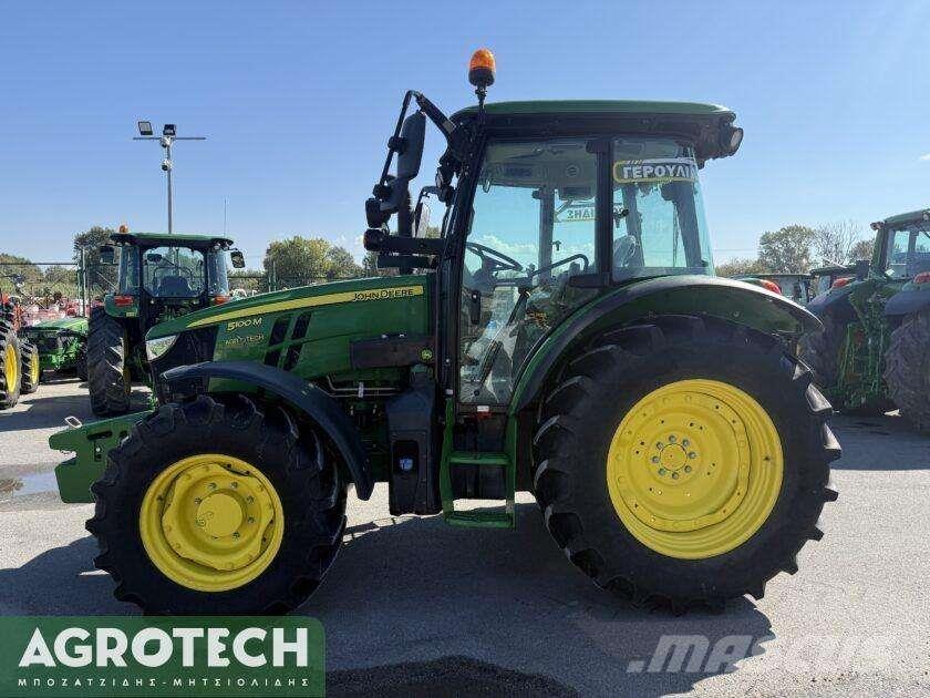 John Deere 5100M Traktory