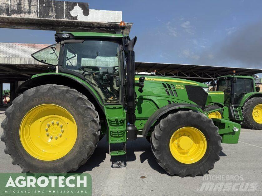 John Deere 6210R Traktory