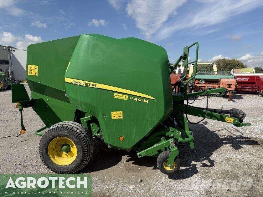 John Deere F441M Lis na válcové balíky