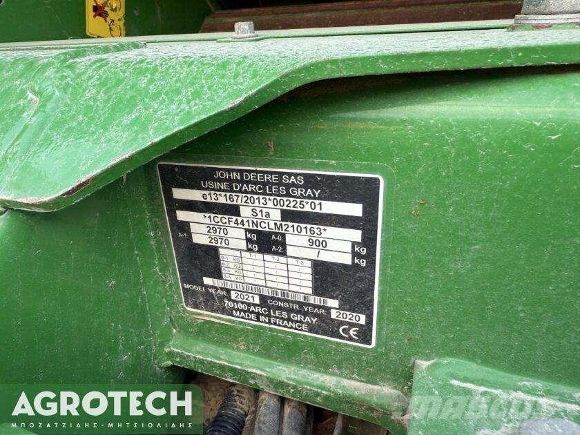John Deere F441M Lis na válcové balíky