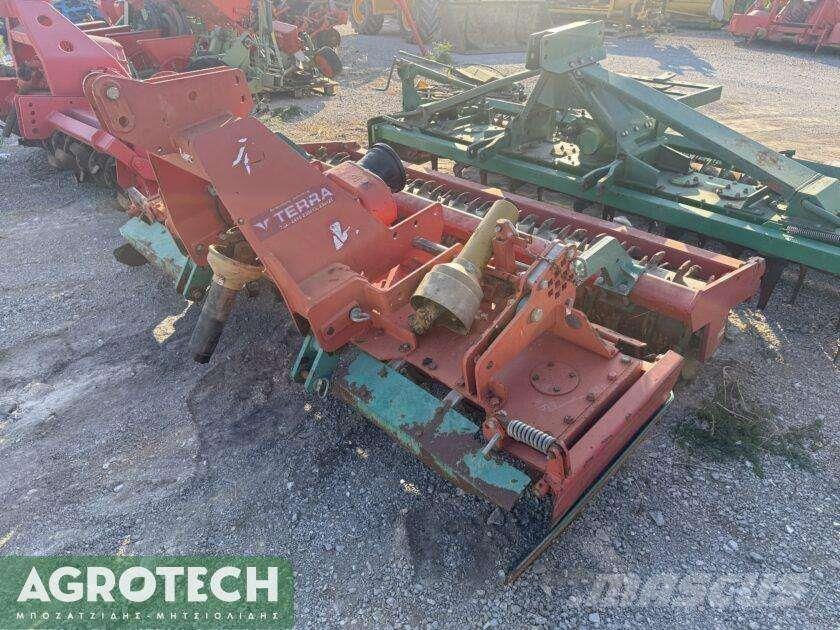 Kverneland NGM 251 Traktory