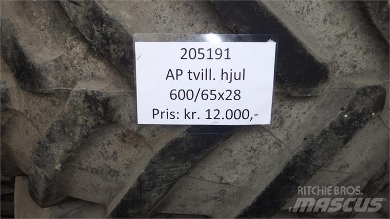 AP 600/65R28 Pneumatiky, kola a ráfky