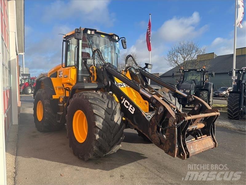 JCB 427 Agri Kolové nakladače