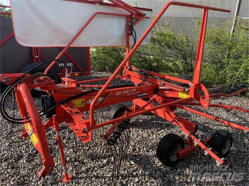 Kuhn GA4121GM Obraceče a shrabovače sena