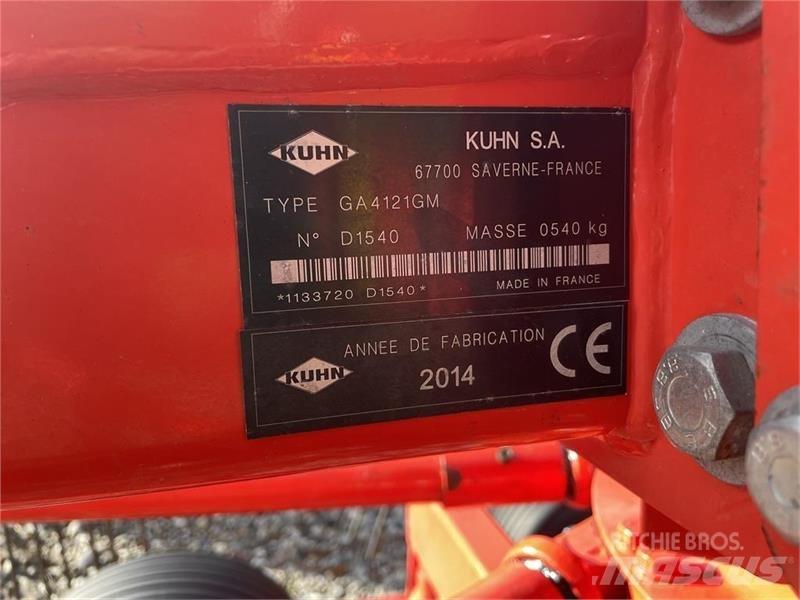 Kuhn GA4121GM Obraceče a shrabovače sena