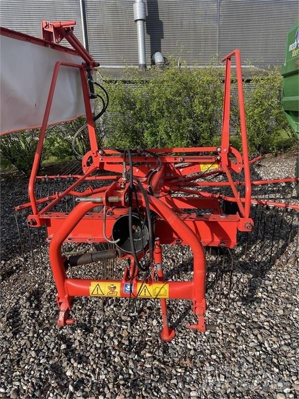 Kuhn GA4121GM Obraceče a shrabovače sena