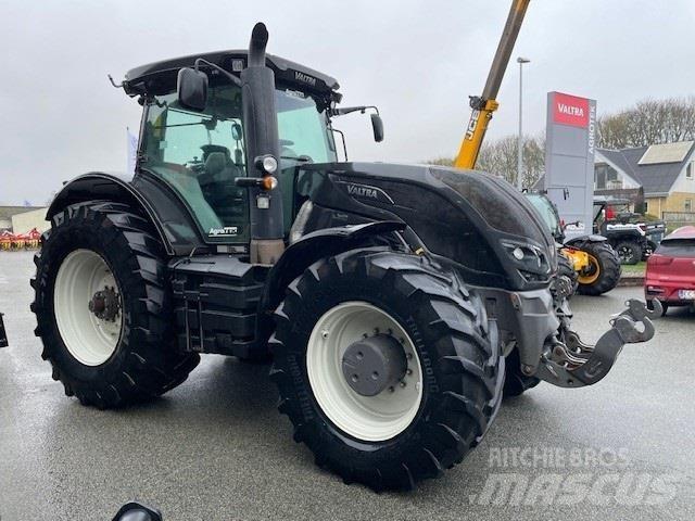 Valtra S374 Traktory