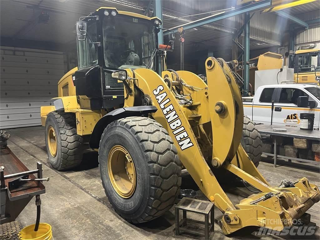 CAT 938M Kolové nakladače