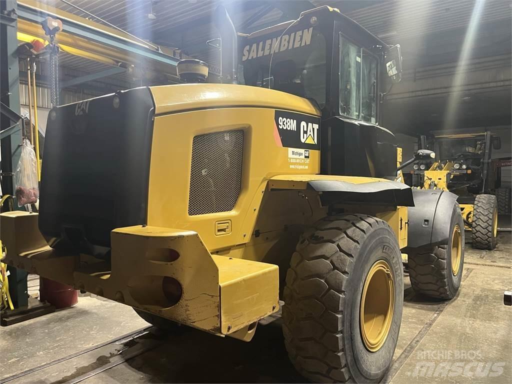 CAT 938M Kolové nakladače