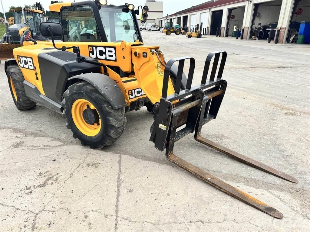 JCB 525-60 Teleskopické manipulátory