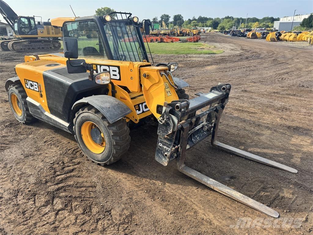 JCB 525-60 Teleskopické manipulátory