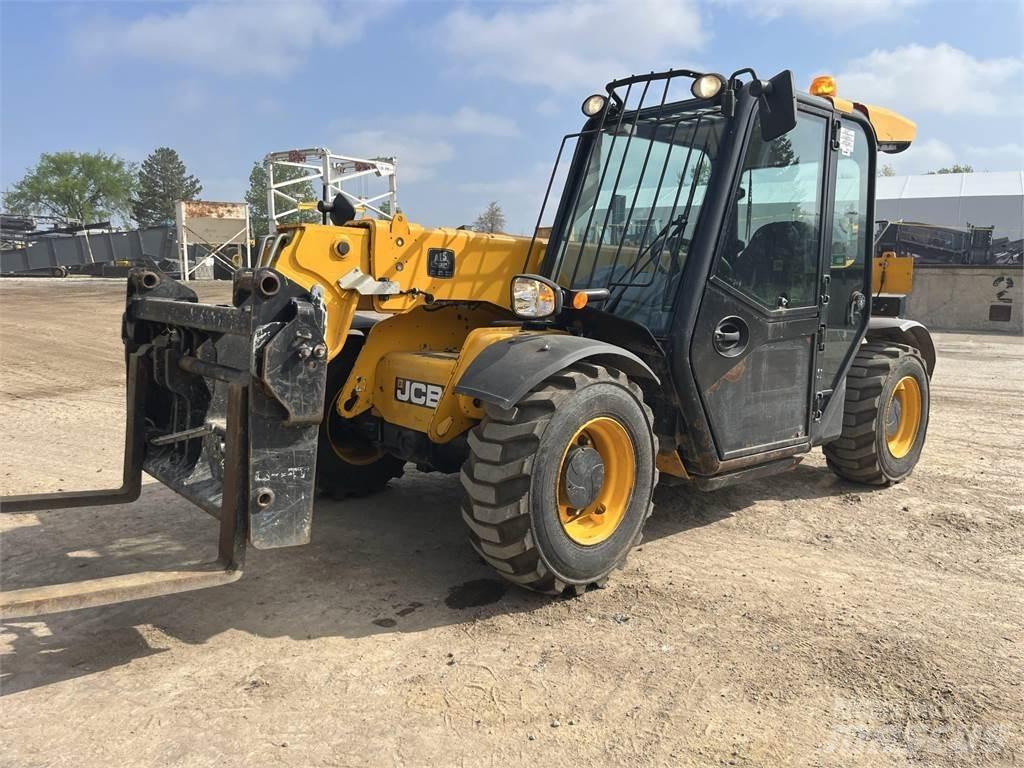 JCB 525-60 Teleskopické manipulátory