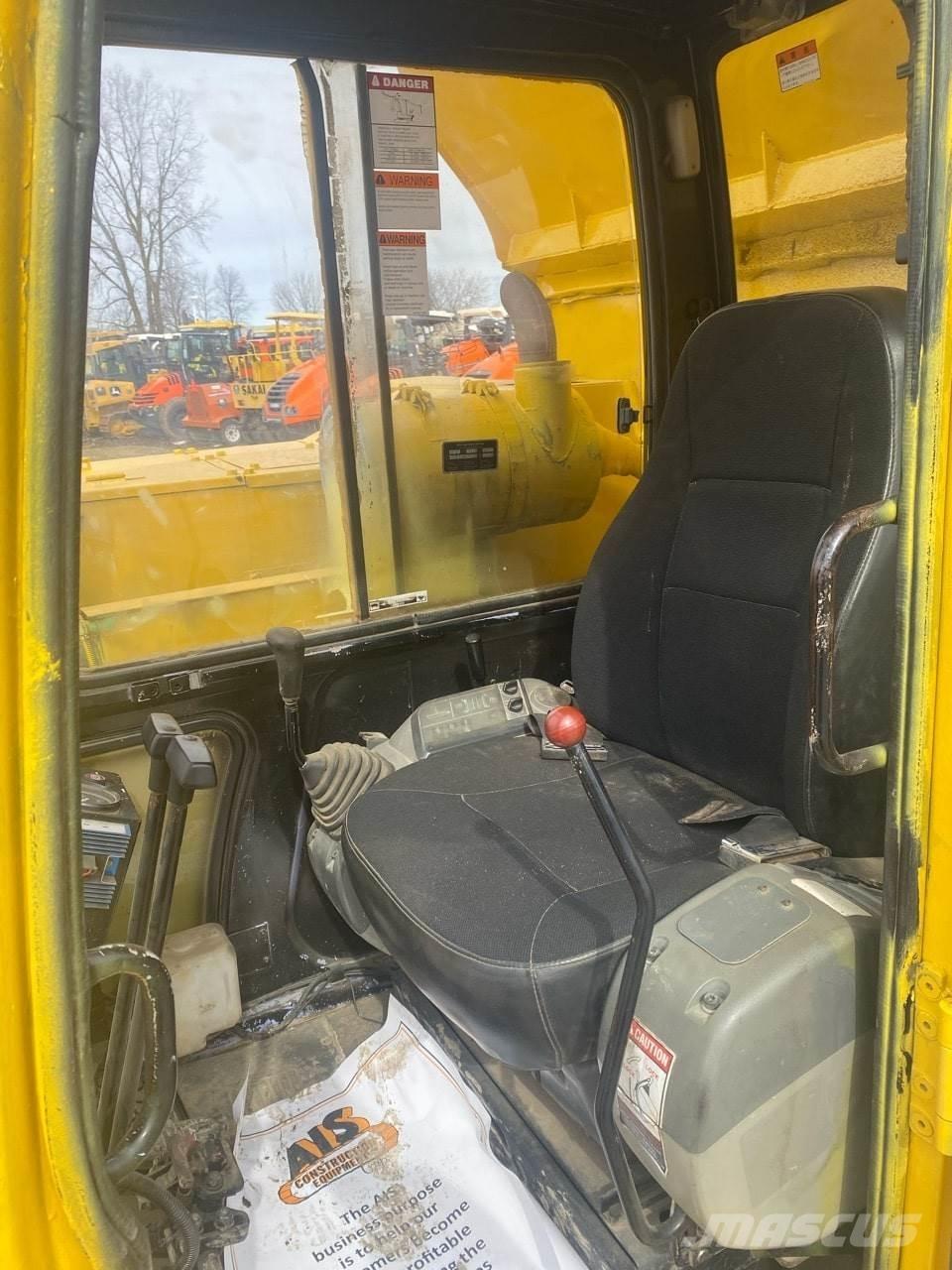 Komatsu CD50 Kloubové dempry
