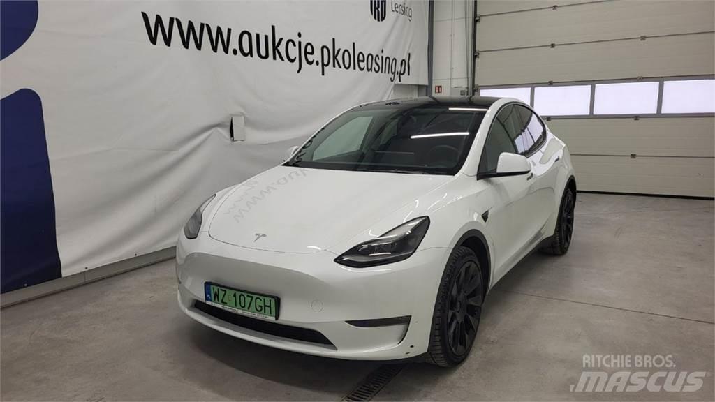 Tesla Y Osobní vozy