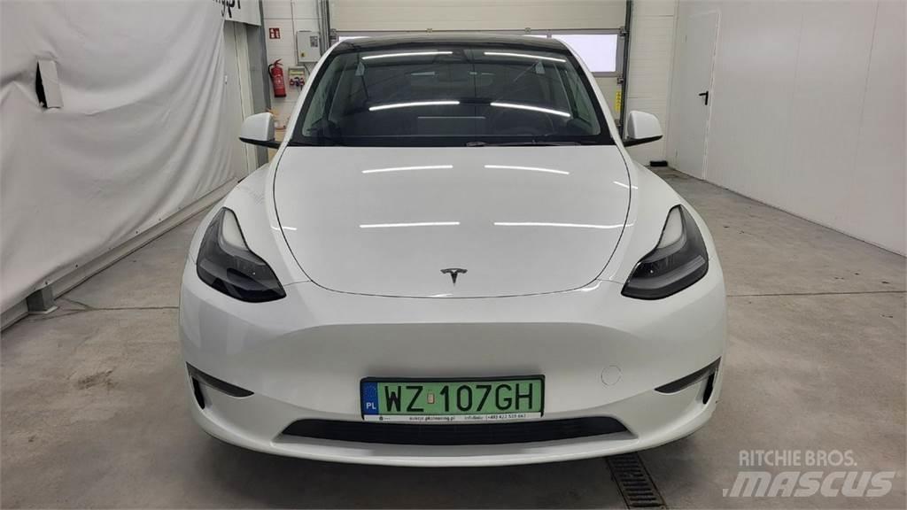 Tesla Y Osobní vozy