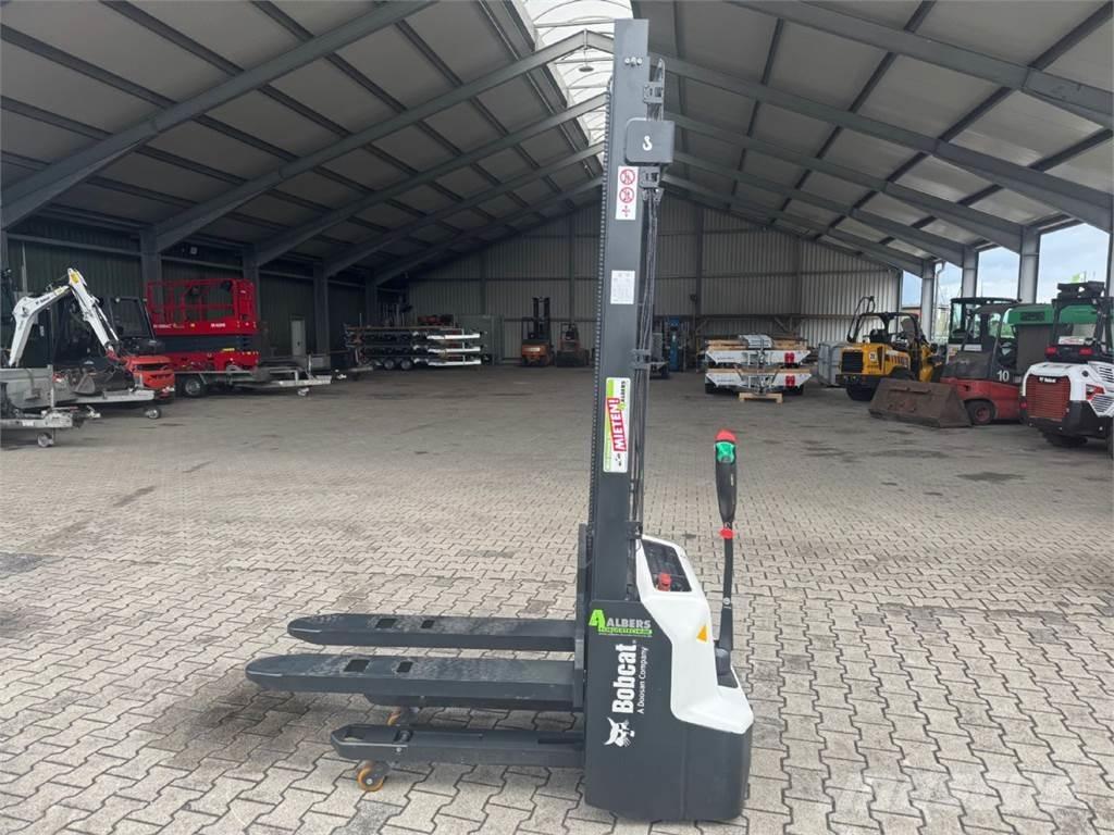 Bobcat LSM12N-7 i Ručně vedené vysokozdvižné vozíky