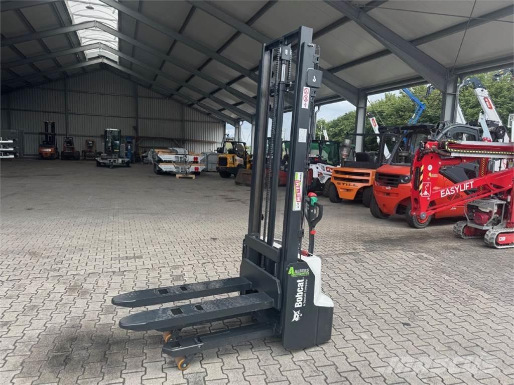 Bobcat LSM12N-7 i Ručně vedené vysokozdvižné vozíky