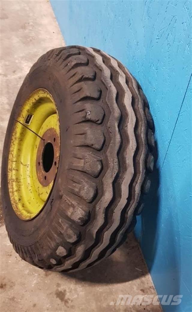  15 10.0/75-15 Pneumatiky, kola a ráfky