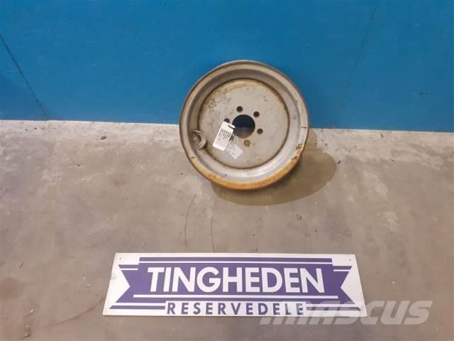  15 6LBx15 Pneumatiky, kola a ráfky