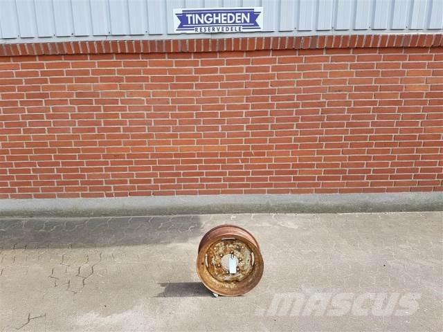  16 5.50FX16 Pneumatiky, kola a ráfky