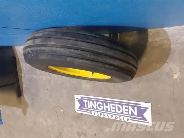  16 7.50-16 Pneumatiky, kola a ráfky